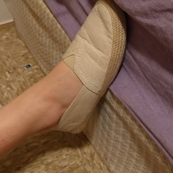 Shoes. - Picture 2 of 4